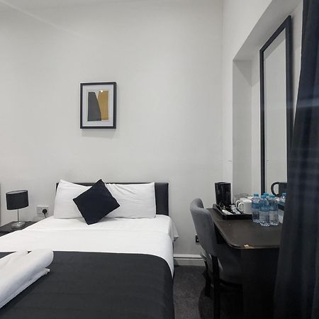 Oyo Firs Lodge London Heathrow Hounslow Exterior foto