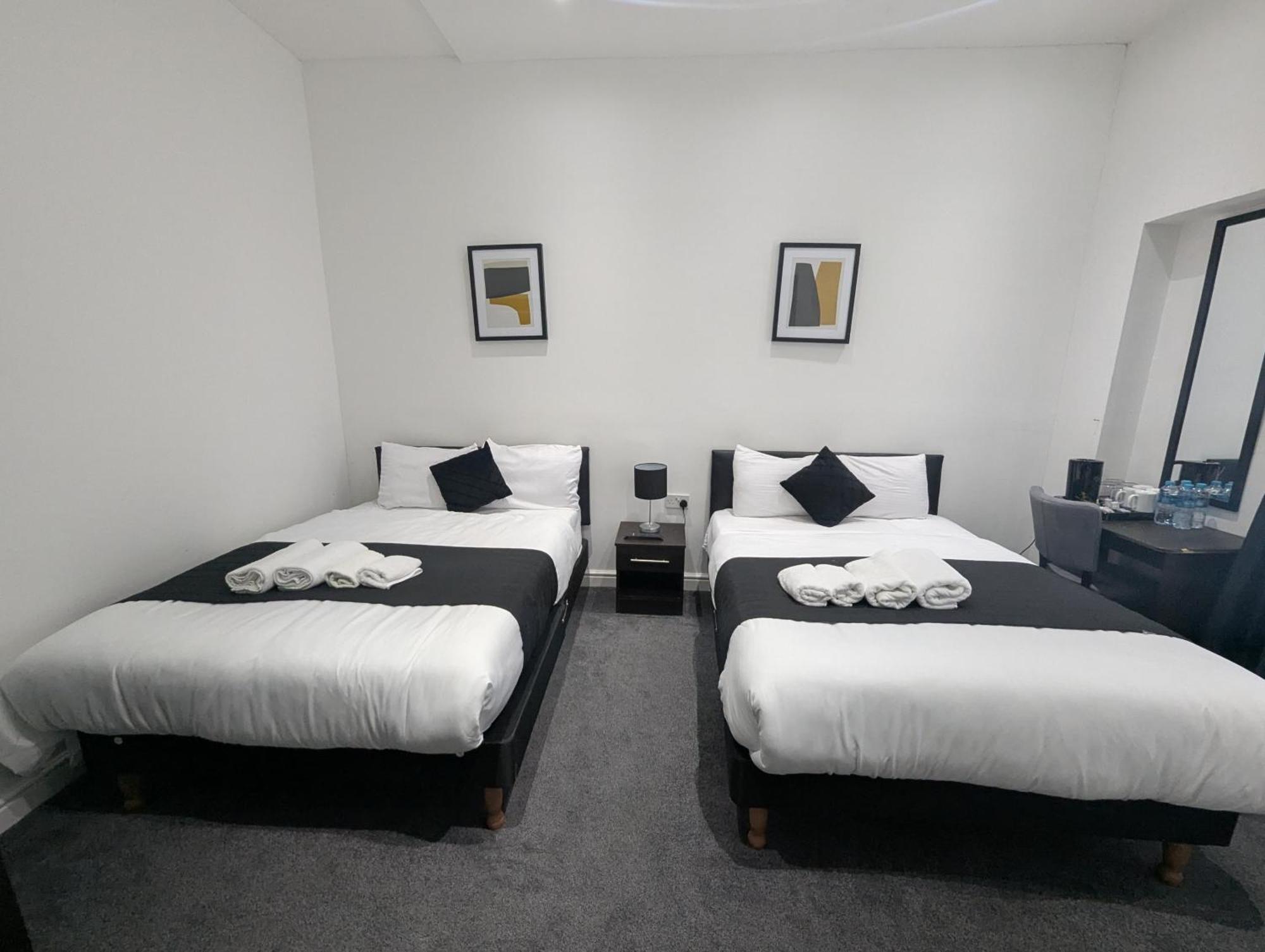 Oyo Firs Lodge London Heathrow Hounslow Exterior foto