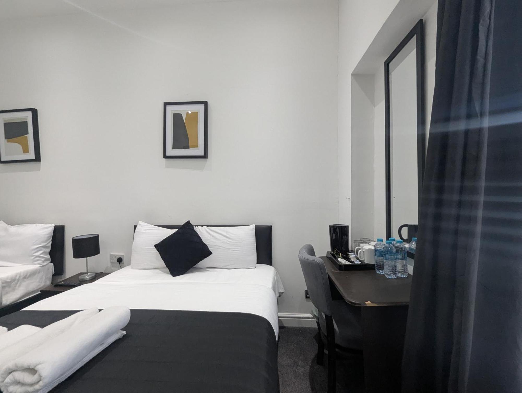 Oyo Firs Lodge London Heathrow Hounslow Exterior foto