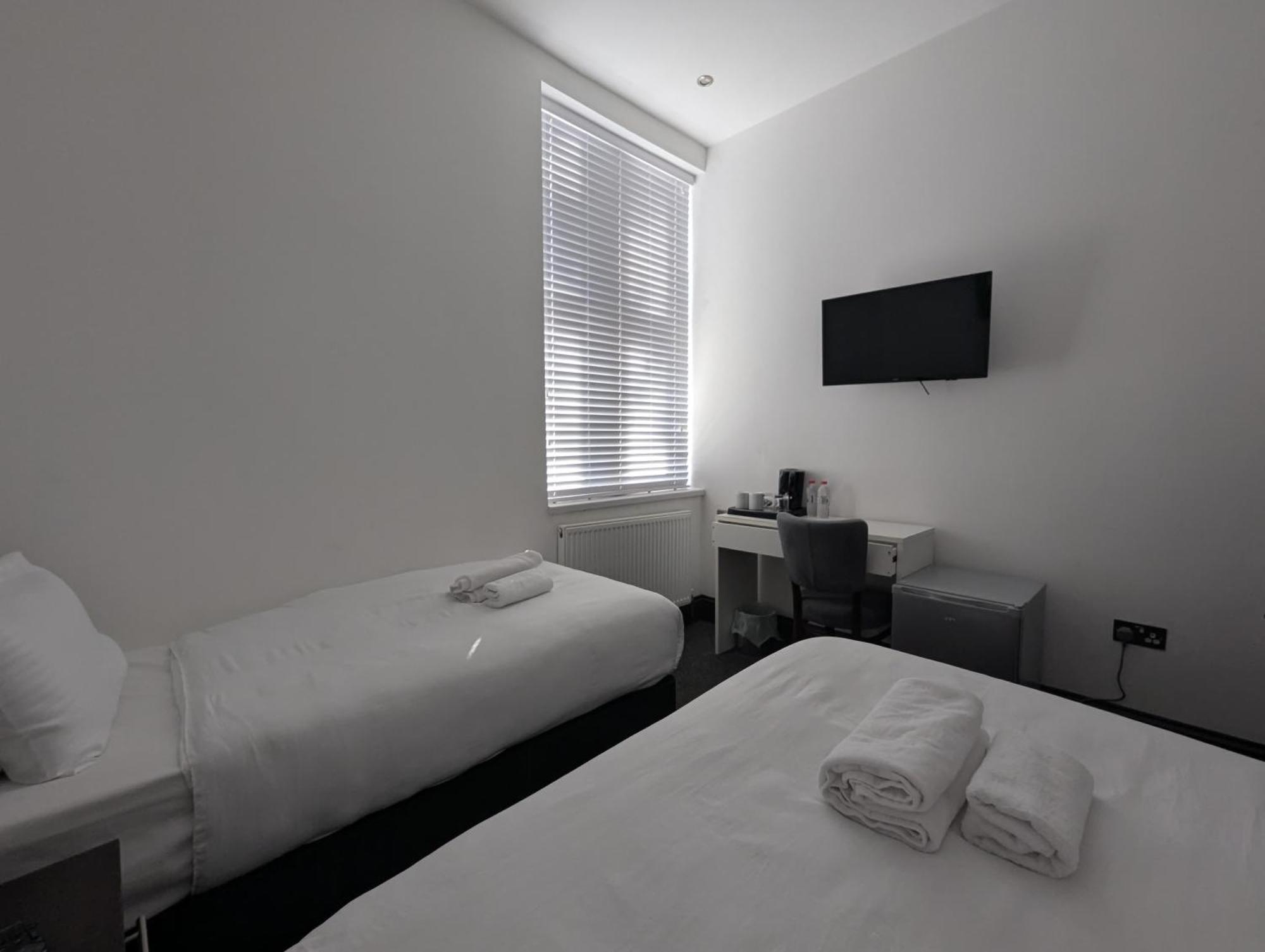 Oyo Firs Lodge London Heathrow Hounslow Exterior foto