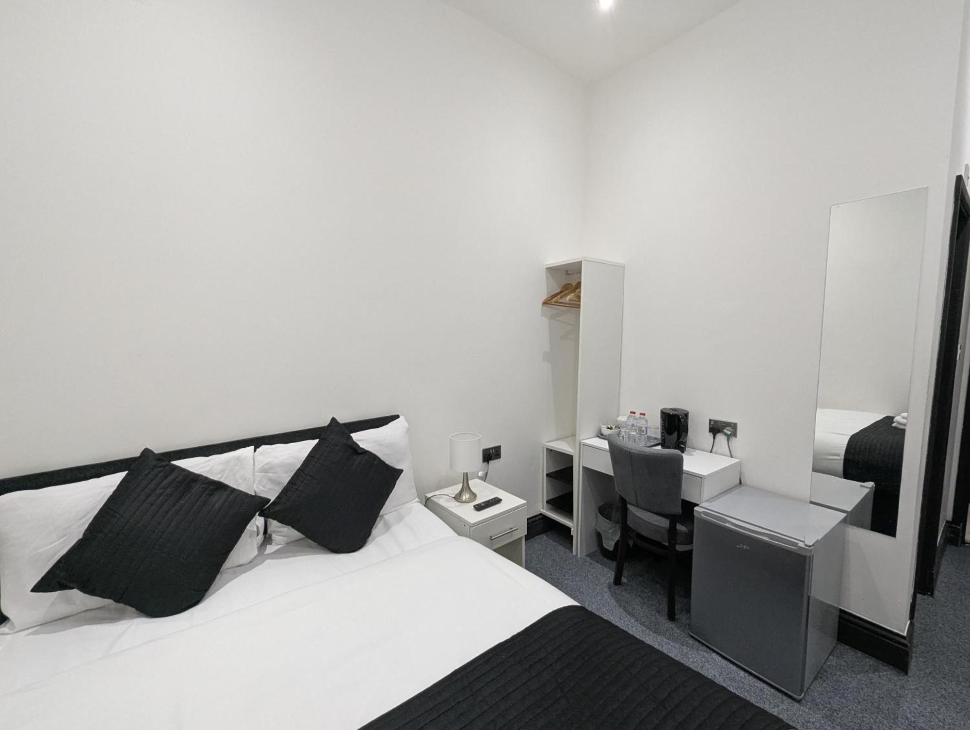Oyo Firs Lodge London Heathrow Hounslow Exterior foto
