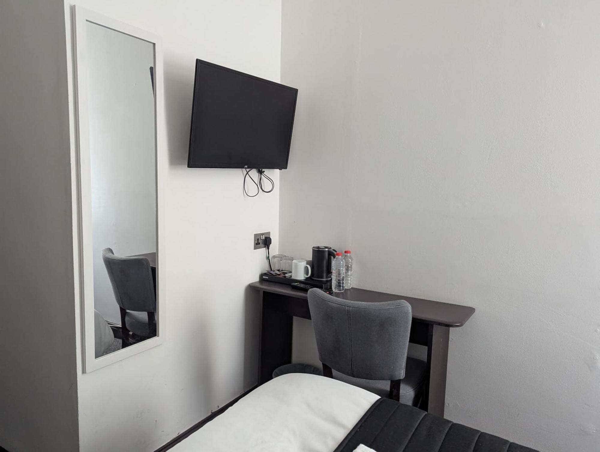Oyo Firs Lodge London Heathrow Hounslow Exterior foto