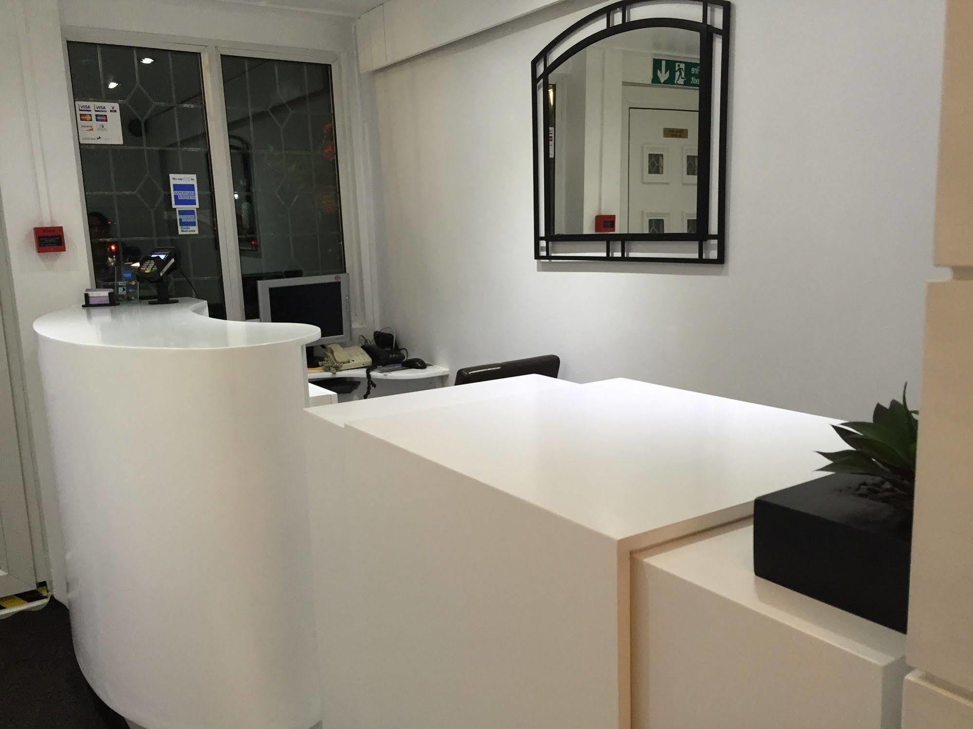 Oyo Firs Lodge London Heathrow Hounslow Exterior foto